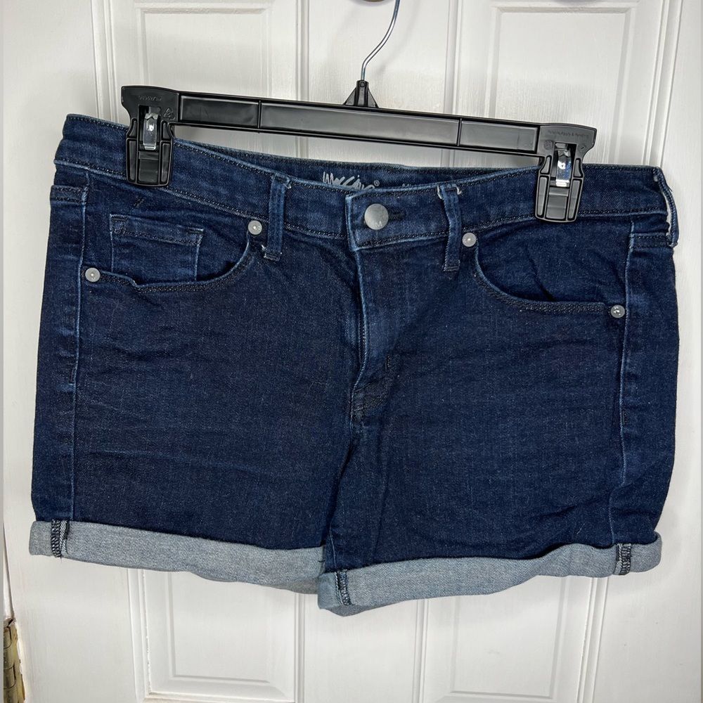 Mid-rise, stretchy, blue jean cuffed shorts Size: 10/30